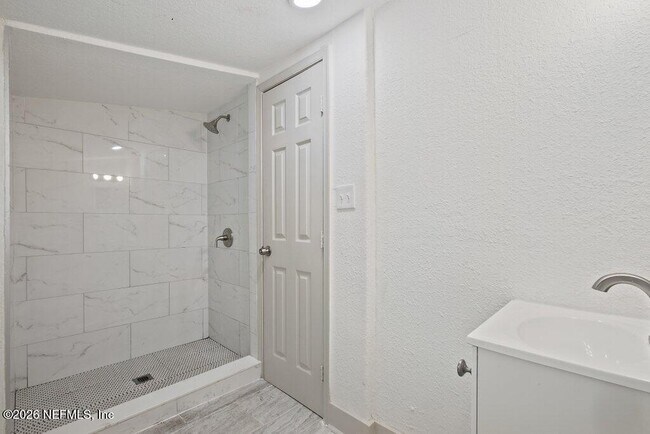 Building Photo - 3058 Rosselle St
