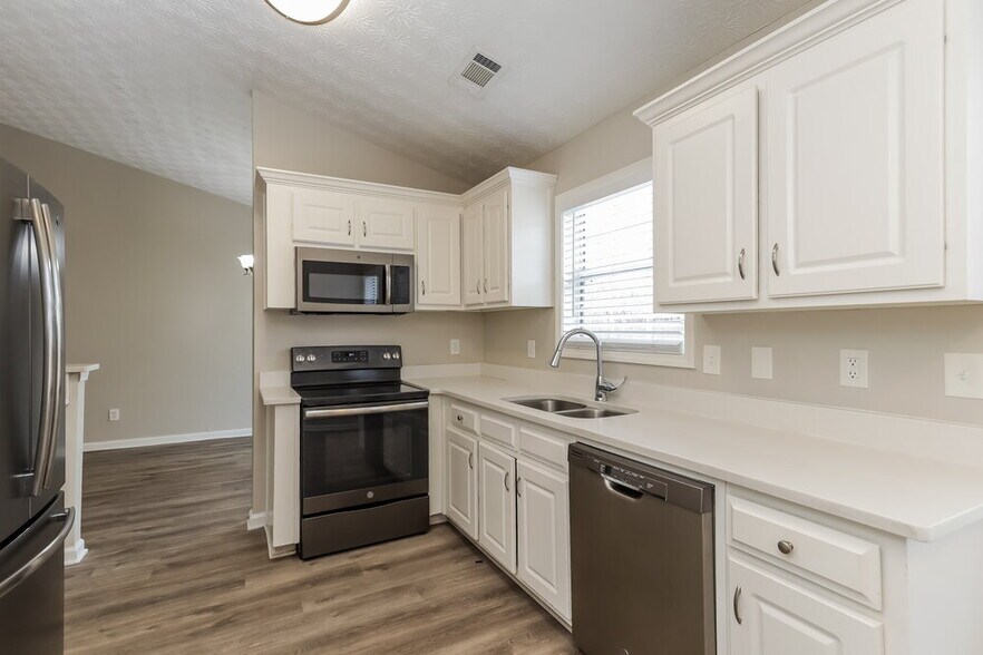 Building Photo - 45 Weldon Pl