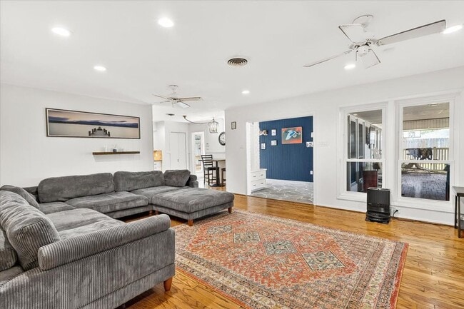 Building Photo - 722 Brock Dr