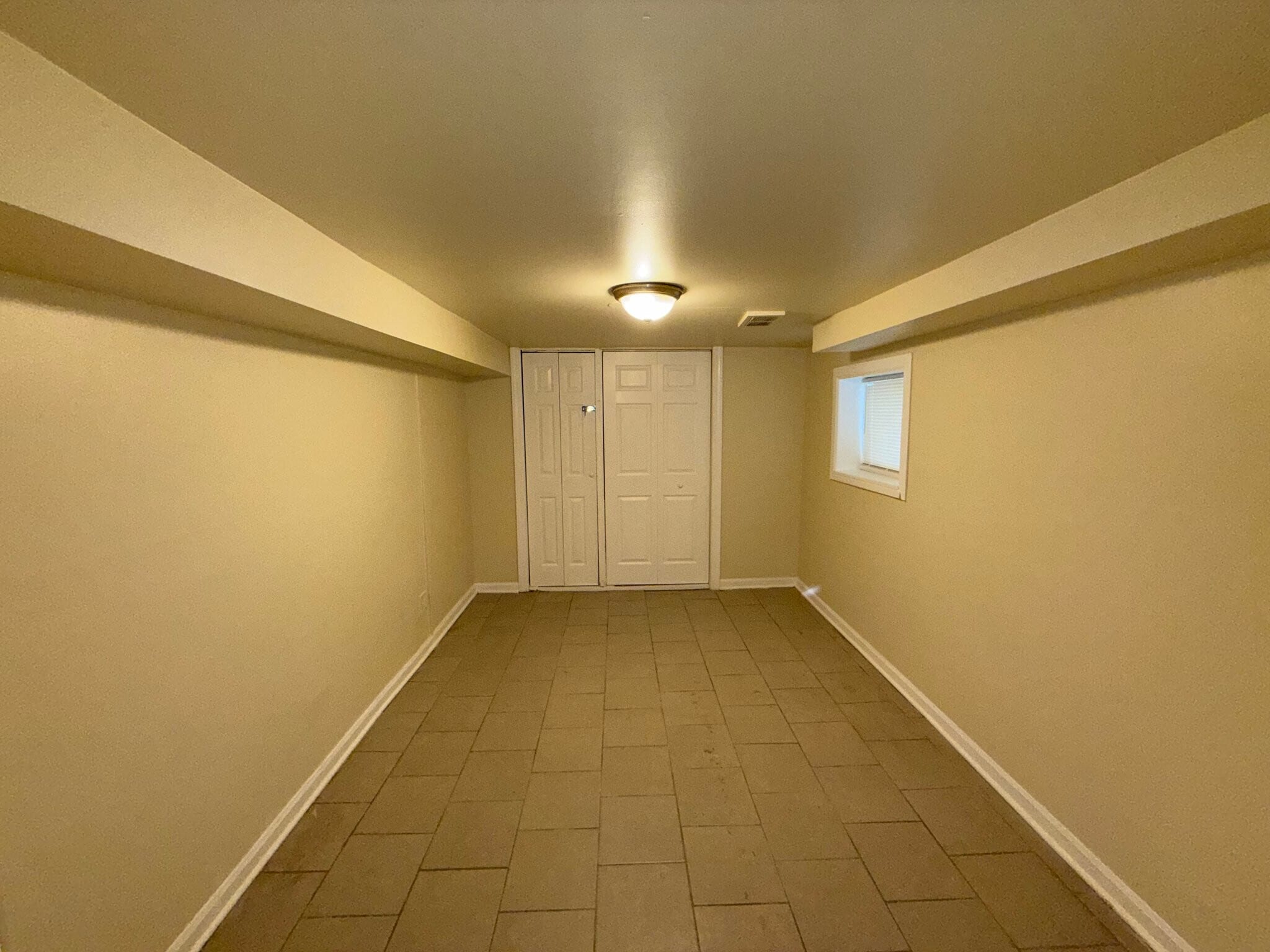 Building Photo - 7423 S St Lawrence Ave