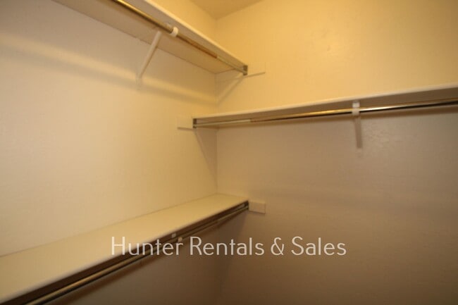 Building Photo - Country Trails Classic!