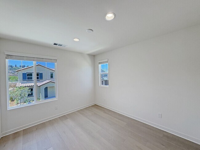 Building Photo - Stunning 4B/2.5BA New Build Home in Oceans...