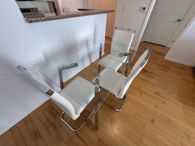 Building Photo - 1155 Brickell Bay Dr