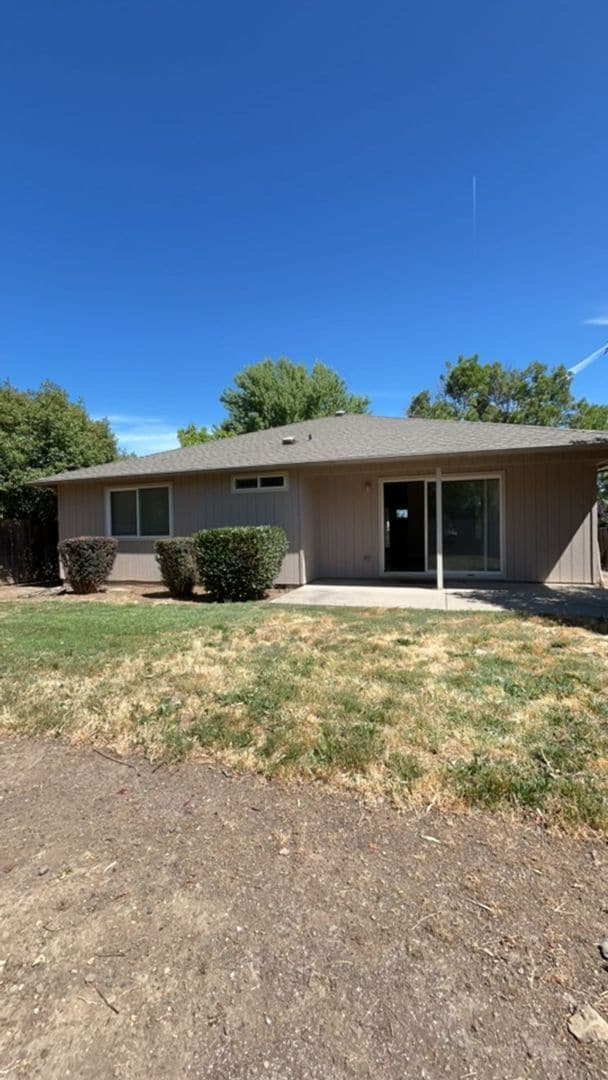 Building Photo - 3 Bedroom 2 bath house coming available!