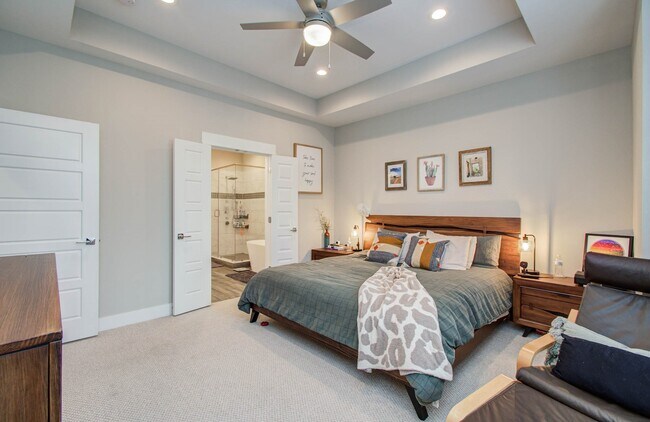 Building Photo - 1221 W Tidwell Rd