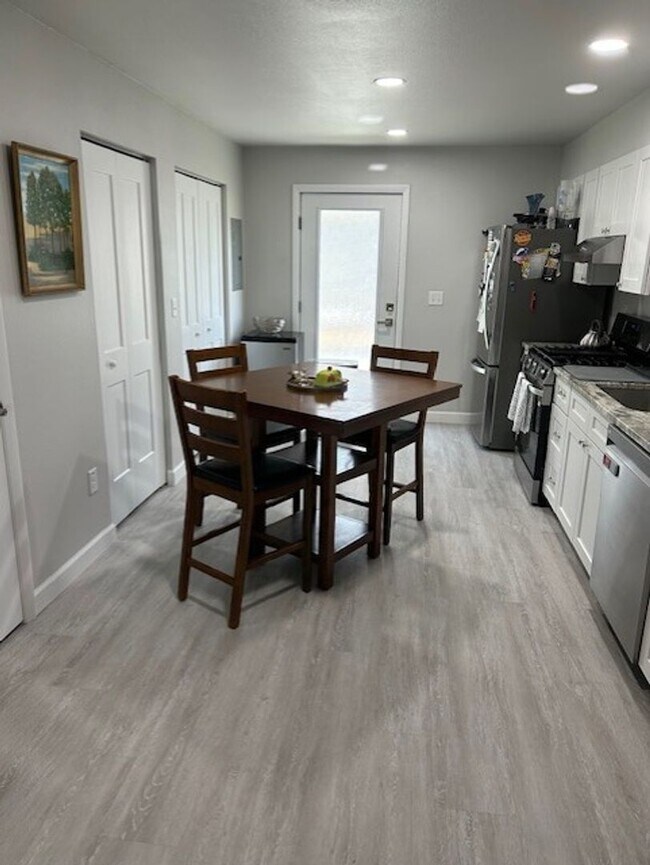 Building Photo - 2 bedroom / 2.5 bath new construction available now!