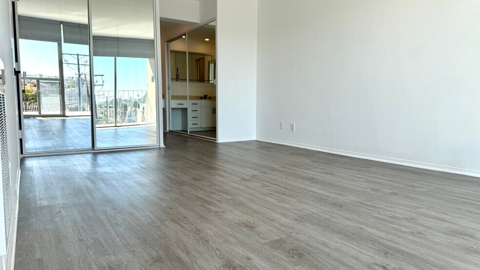 Building Photo - 5400 E The Toledo
