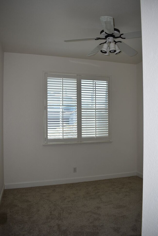 Building Photo - Browns Valley home with Boat and RV parking!