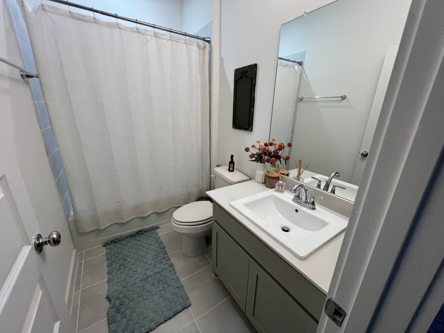 Building Photo - 401 Loganberry Dr
