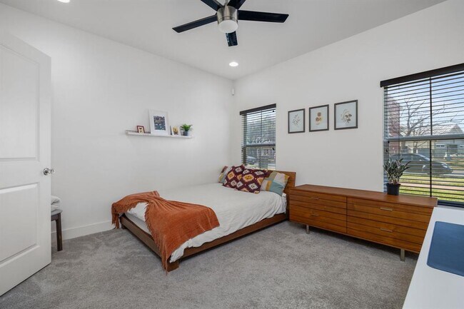 Building Photo - 2703 Halcyon Dr