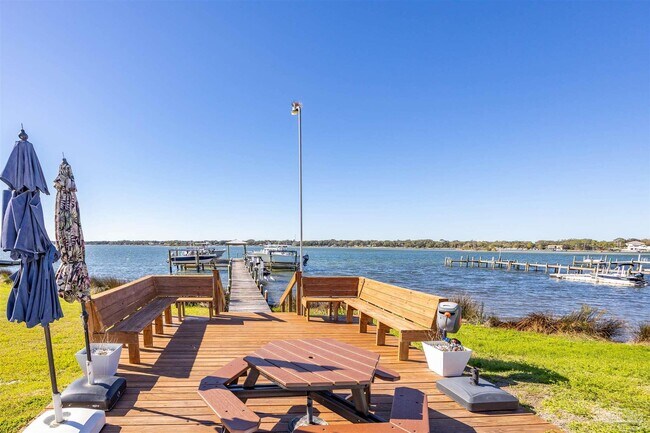 Building Photo - 14180 River Rd