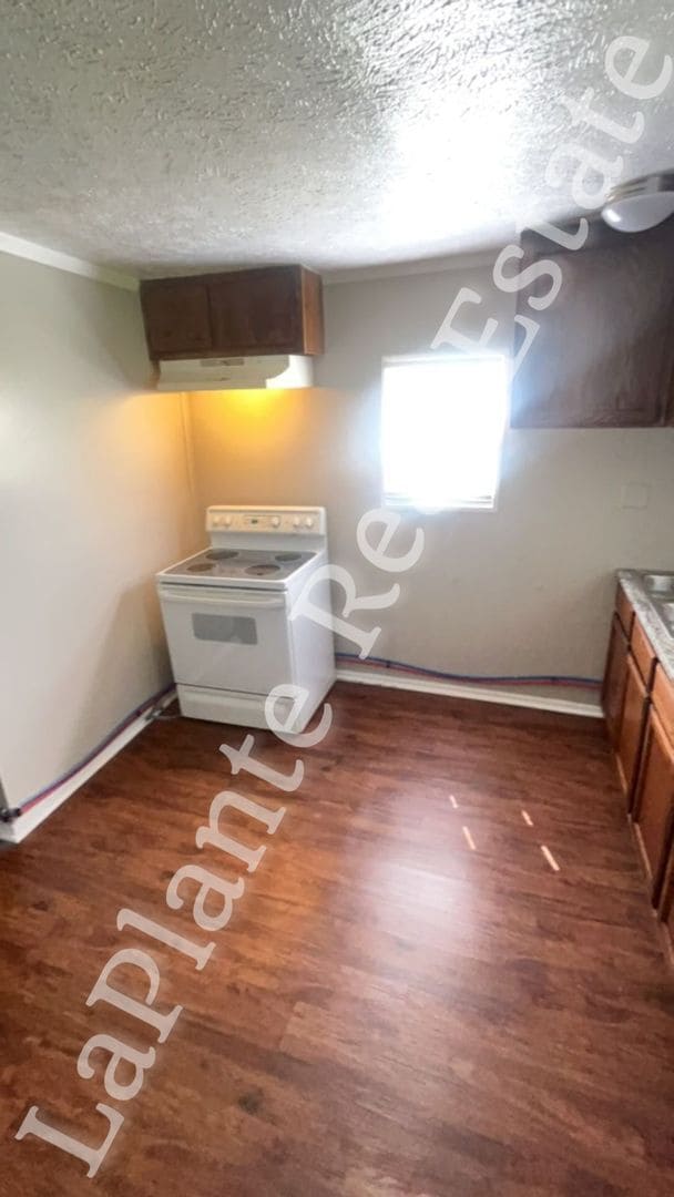 Building Photo - Charming and cozy 3-Bedroom Home with Fenc...