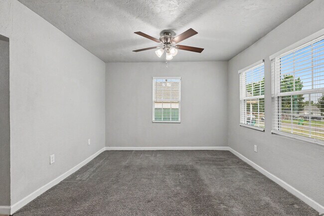 Building Photo - 537 SW 45th St