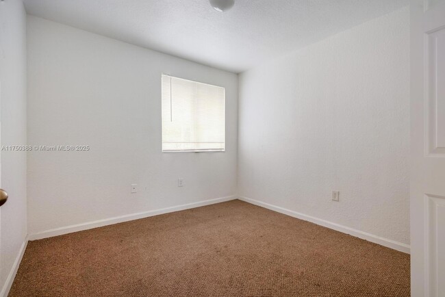 Building Photo - 2818 SE 16th Ave