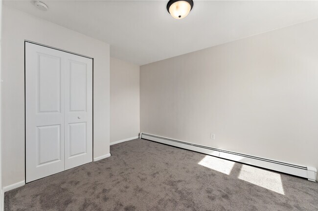 Building Photo - 350 Chestnut St