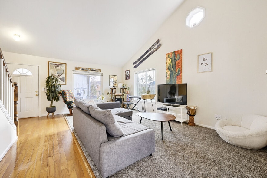 Living room - 1547 Secrest Ct