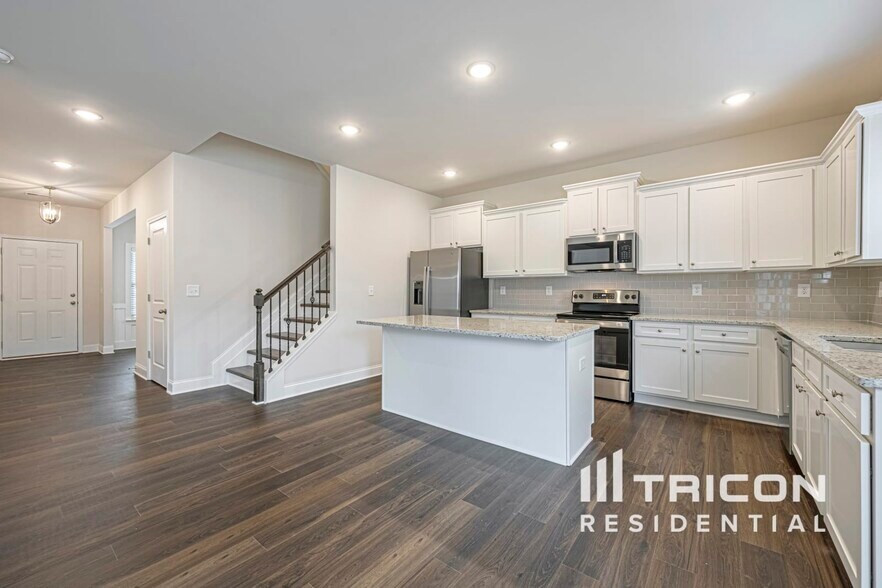 Building Photo - 304 Oxbow St