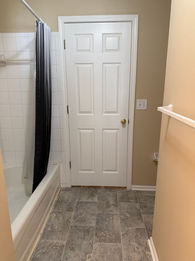 Building Photo - Spacious 2B/2B Renovated Condo - The Reserve in Bluffton - No July Rent!!