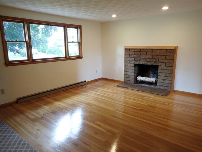 Building Photo - 131 Jarvis Cir