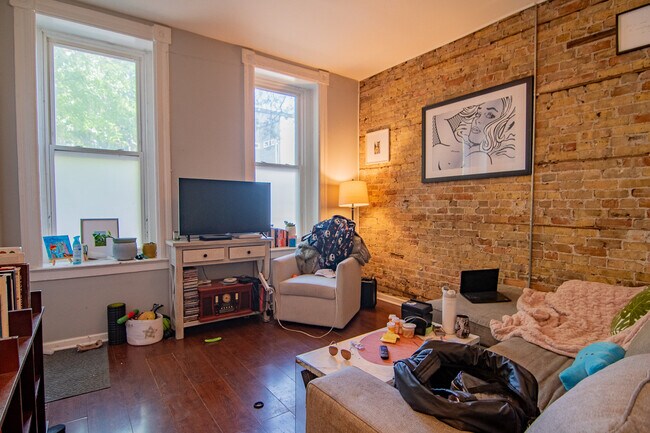 Building Photo - 1453 W Huron St