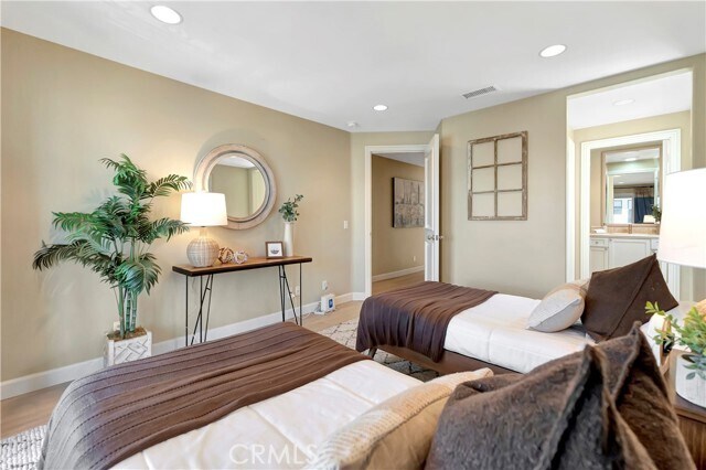 Building Photo - 509 W Balboa Blvd