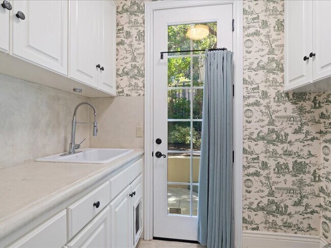 Building Photo - 265 Clear Ridge Dr