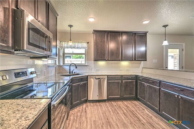 Building Photo - 1814 Rustic Manor Dr