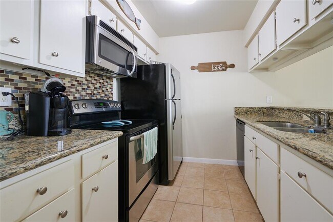 Building Photo - 12600 Melville Dr
