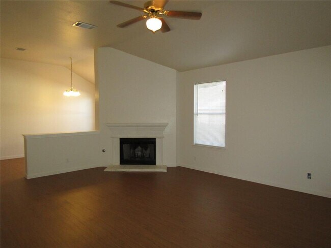 Building Photo - 122 Little Lake Rd