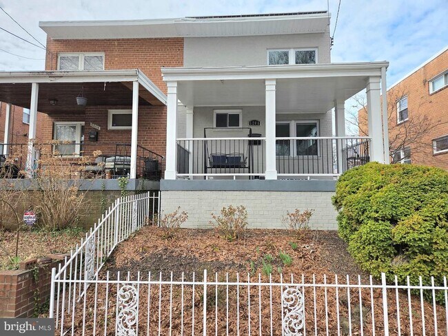 Building Photo - 5206 12th St NE