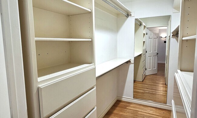 Building Photo - Stunning 3 Bedrooms, 2 Baths Valley Village home with detached, private Recording Studio