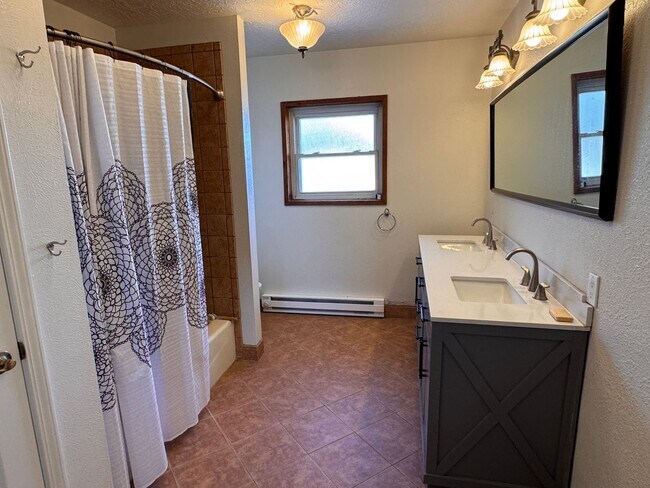 Building Photo - 3 Bedroom, 2 Bathroom Home in Cedar Crest, NM.