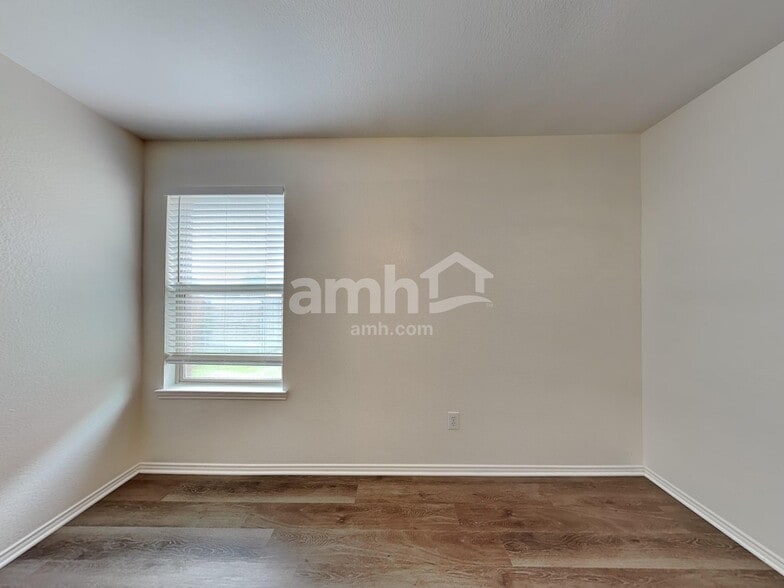 Building Photo - 506 Azalea Dr