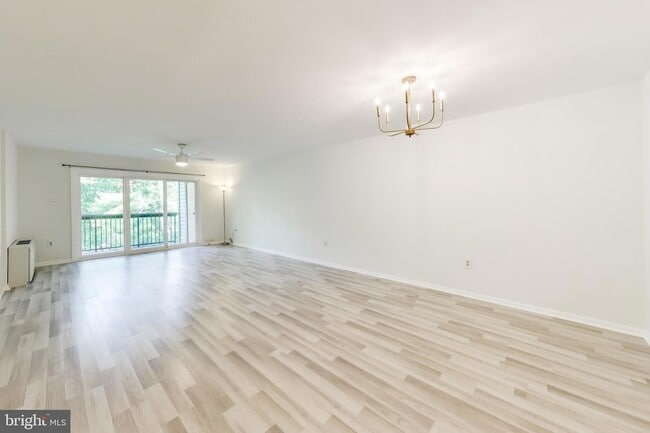 Building Photo - 10300 Westlake Dr