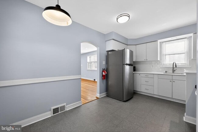 Building Photo - 109 W Park Blvd