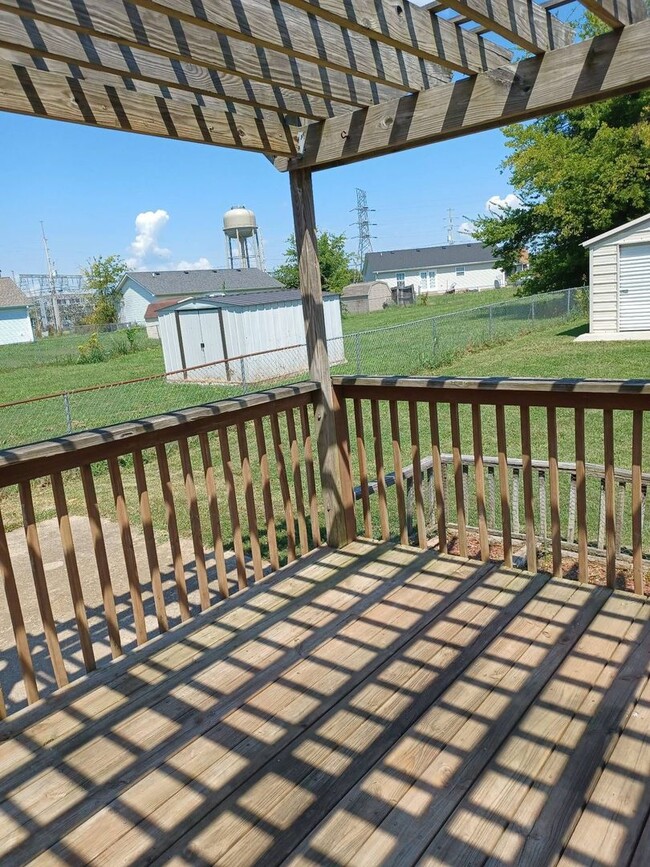 Building Photo - 3 Bedroom 2 Bathroom Home!!