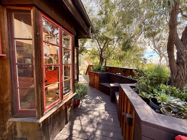 Building Photo - Furnished 1940s Beachwood Canyon Retreat with Treetop Deck + Creative Loft!