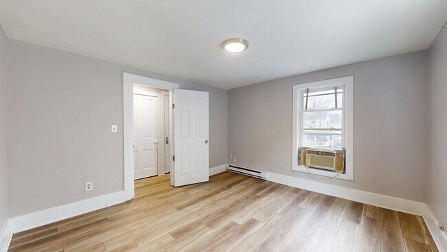 Building Photo - 1031 W.9th St.