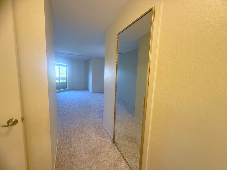Building Photo - 815 Sea Spray Ln