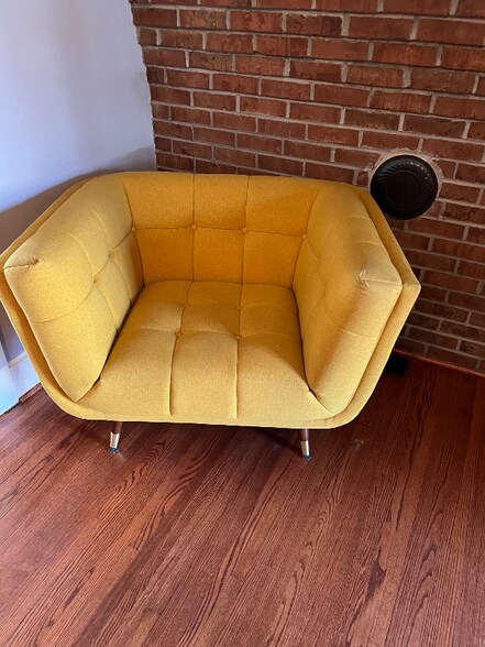 Building Photo - 454 Hanson Ave