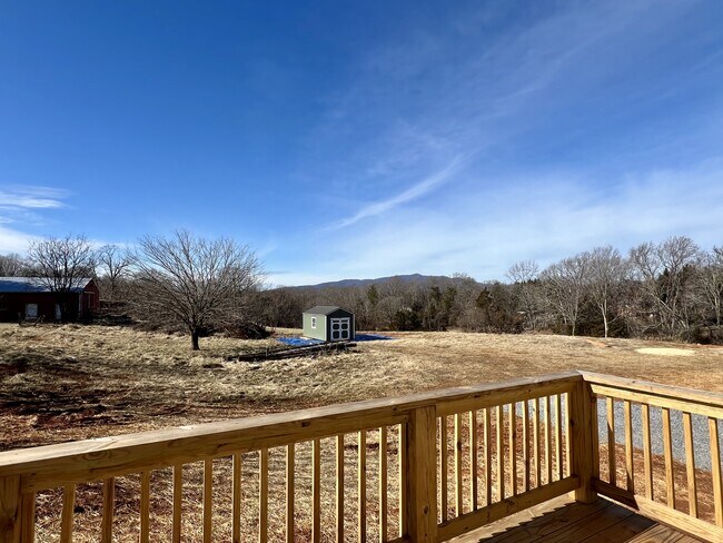 Building Photo - 1346 S Coolwell Rd