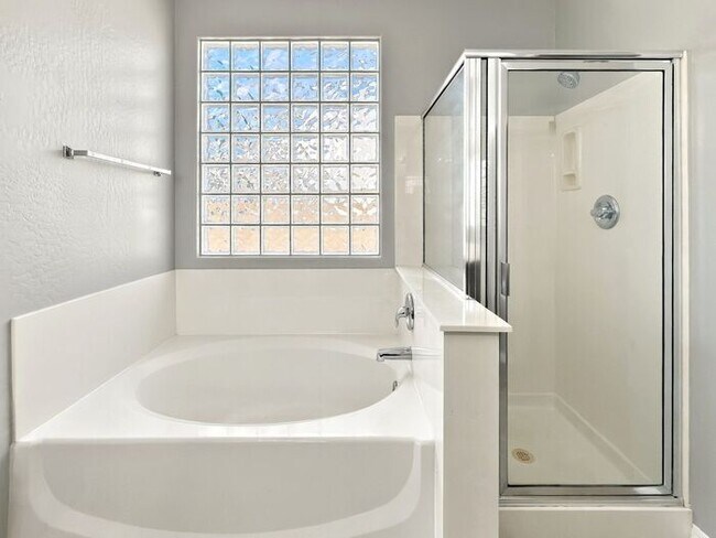 Building Photo - Gilbert 5-Bedroom Home with Pool, Loft & Primary Suite Downstairs – Minutes from Gilbert Regional...