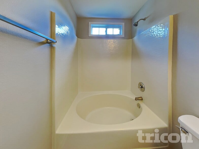 Building Photo - 4991 Astonshire Ln