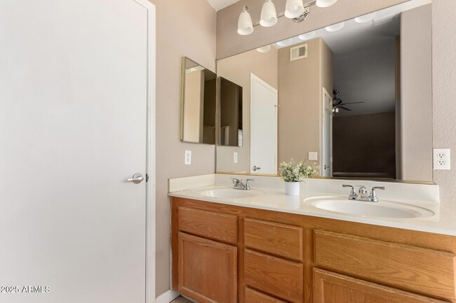 Building Photo - 8375 W Dahlia Dr