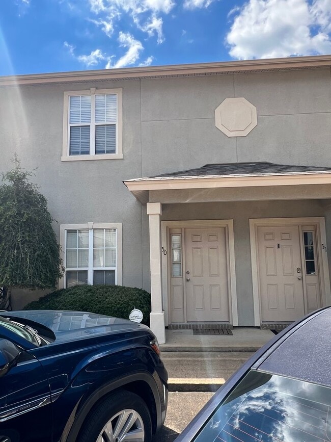 Building Photo - 2109 Harris Dr