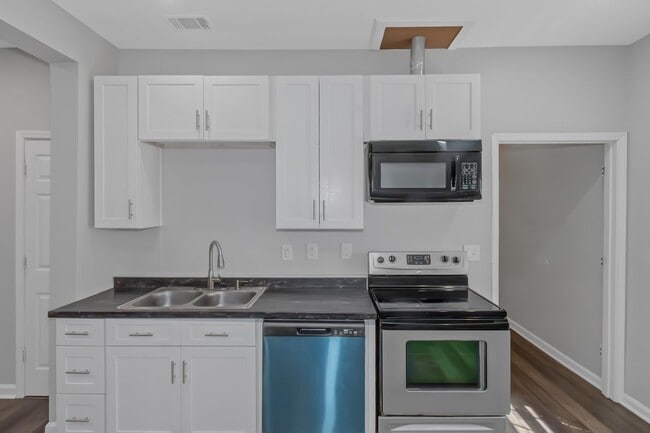 Building Photo - 3309 Touchwood Ct SW