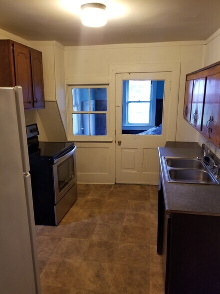 Building Photo - 127 Cherry St