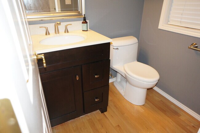 Building Photo - NW Portland Forest Heights Beauty. Flat backyard!