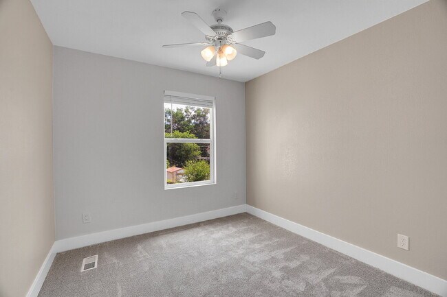Building Photo - $2,465.00, 2 bed, 1.5 bath, located in Denver