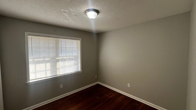 Building Photo - 2547 Courtney Dr